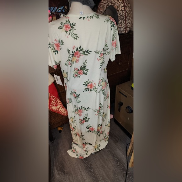 Beautiful LuLaRoe Maria Maxi Dress, XL, cream with pink floral NWT - Picture 2 of 4